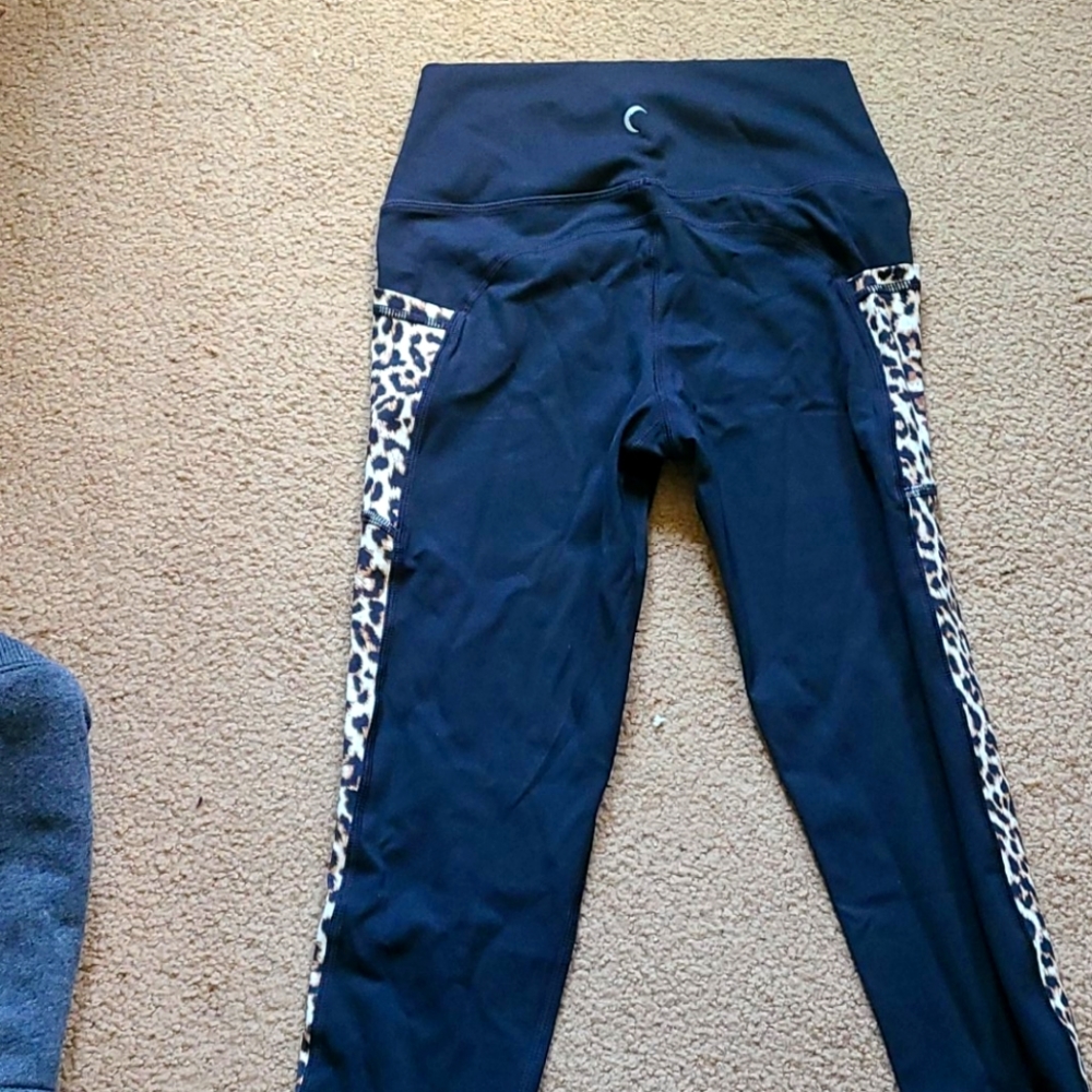 Zyia Cropped Leggings